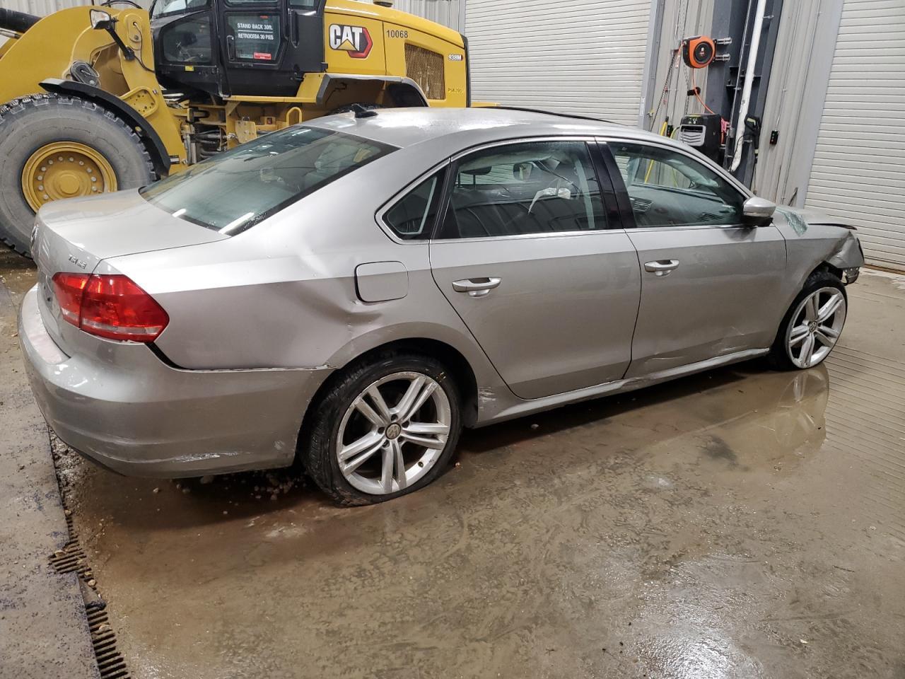 2014 VOLKSWAGEN Passat