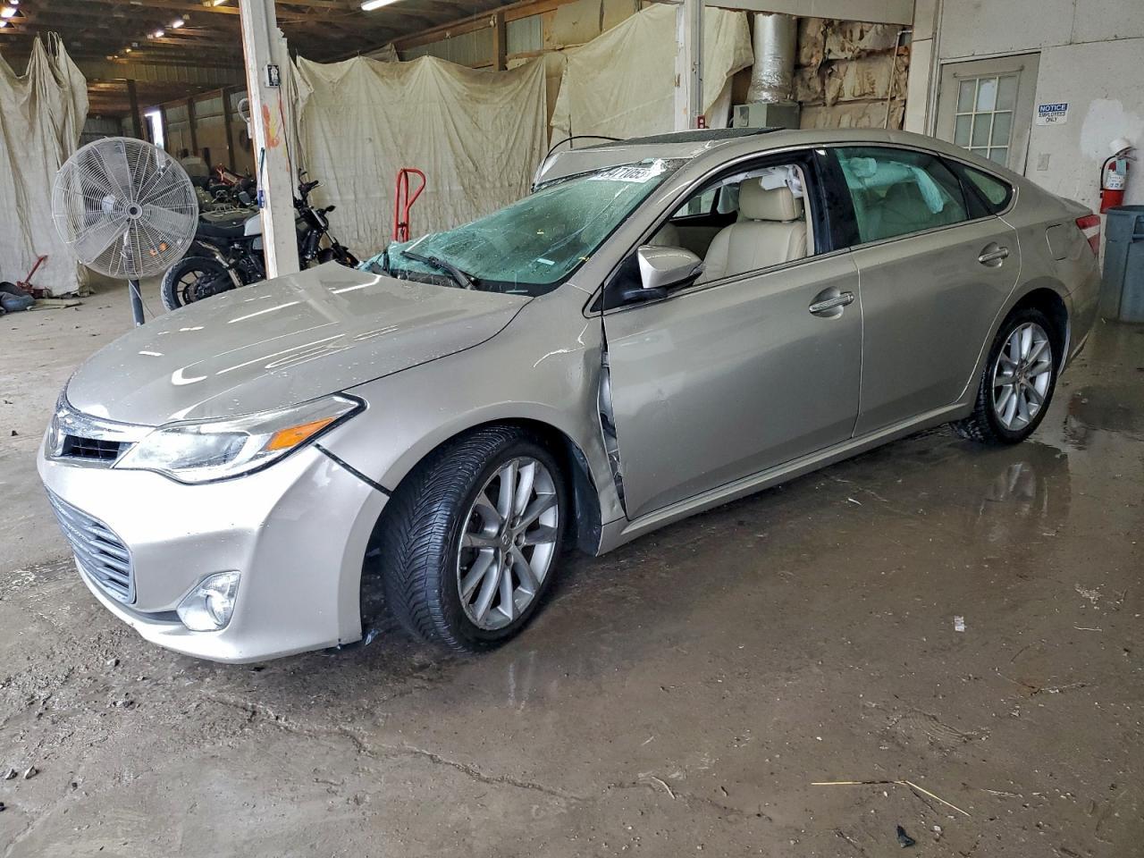 2014 TOYOTA Avalon
