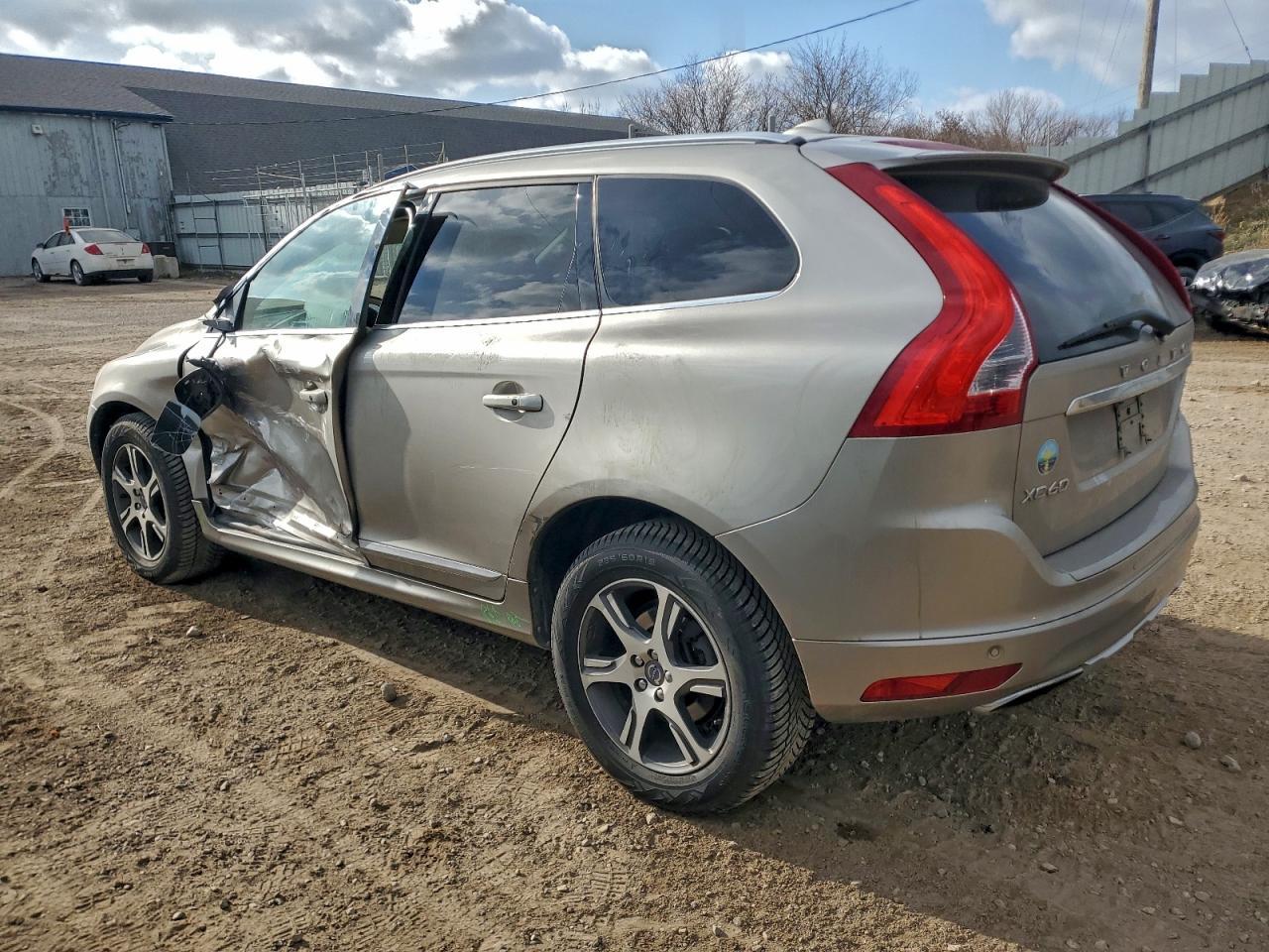 2015 VOLVO XC60