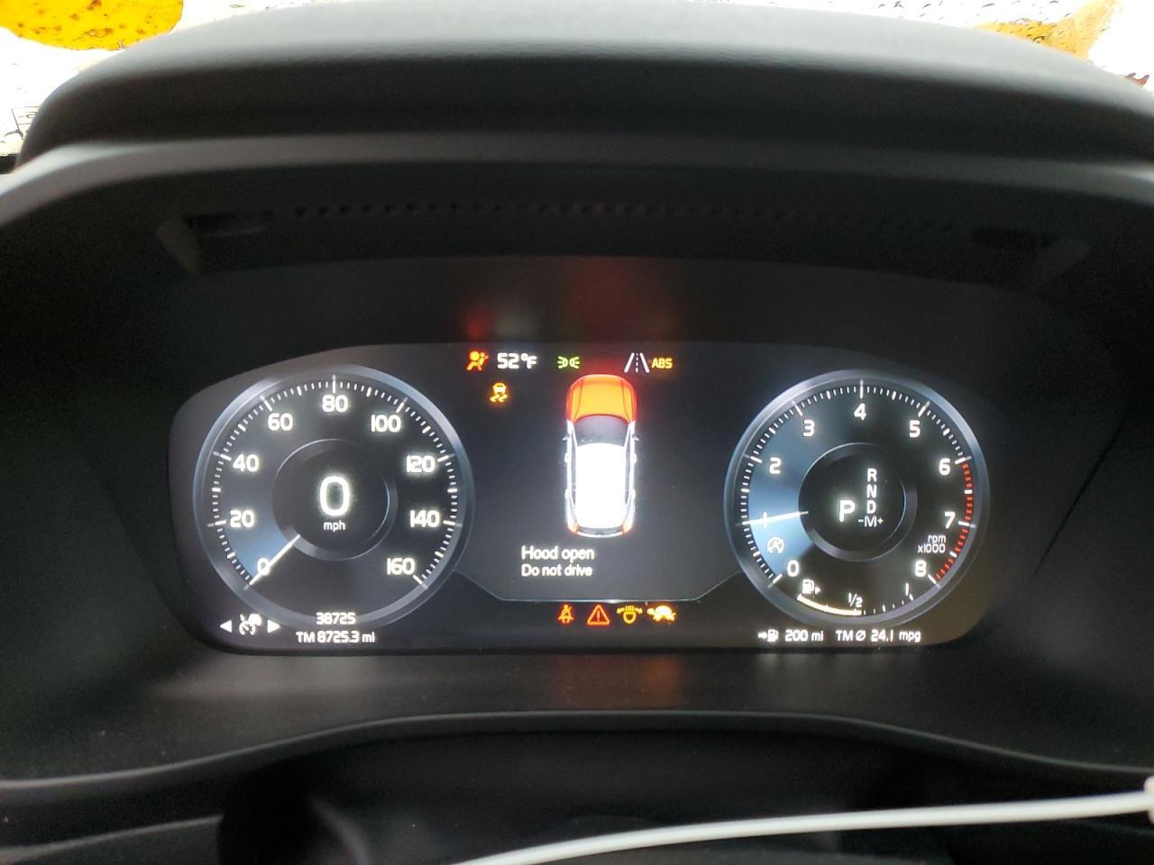 2022 VOLVO XC40