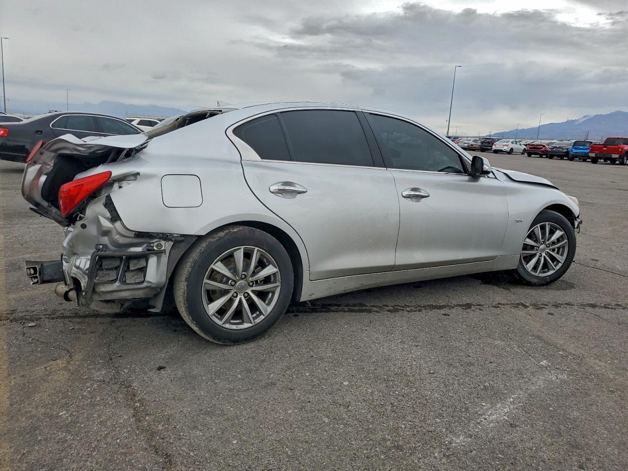 2017 INFINITI Q50