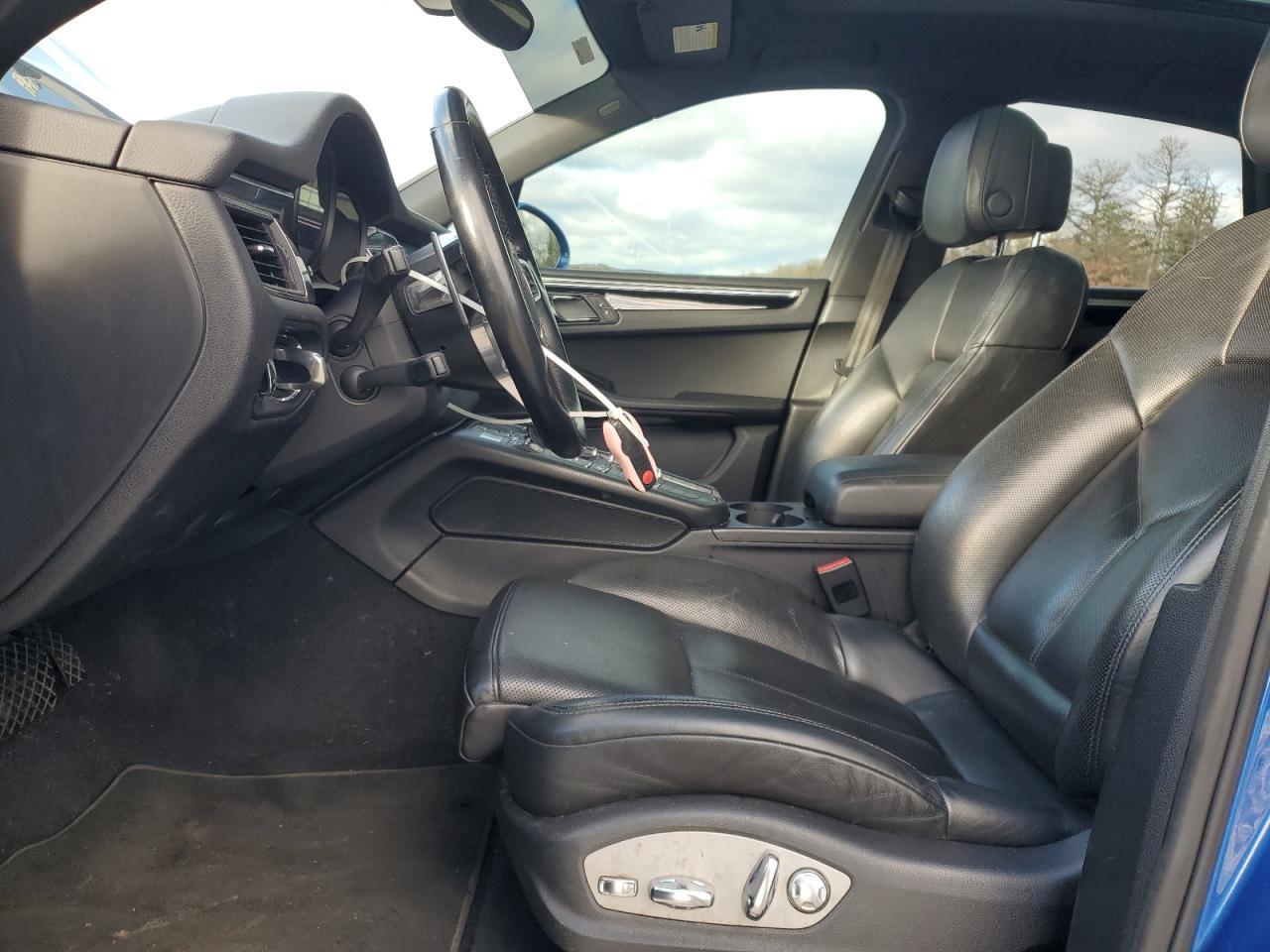 2018 PORSCHE Macan