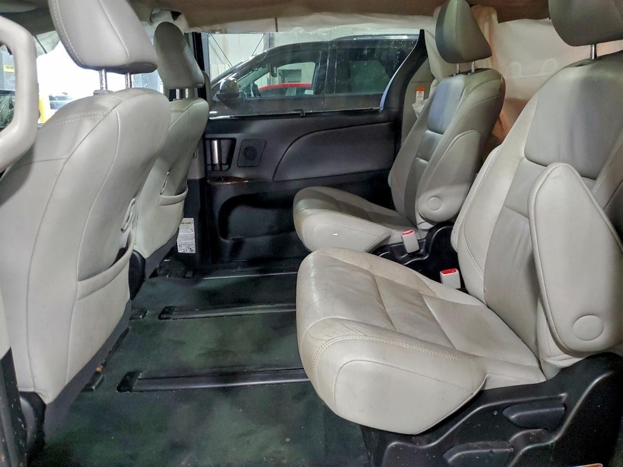 2017 TOYOTA SIENNA