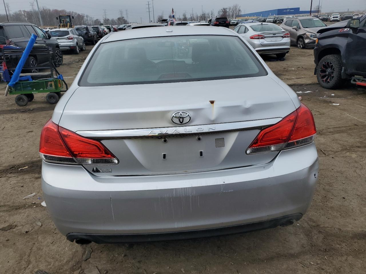 2011 TOYOTA Avalon