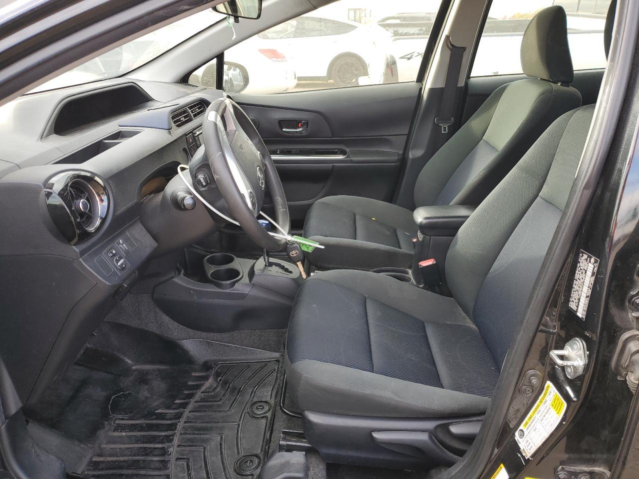2016 TOYOTA Prius c