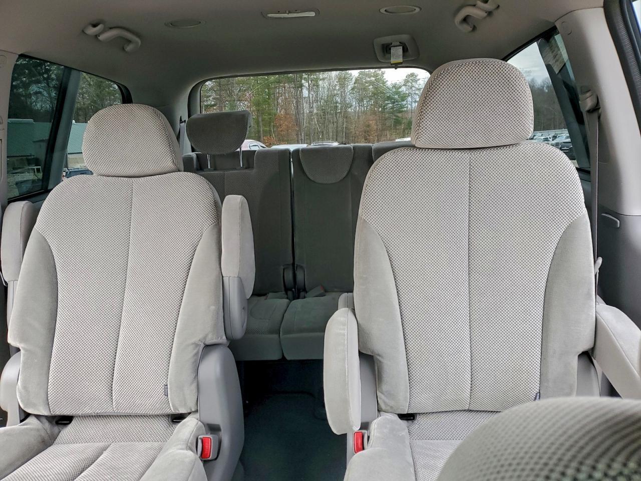 2011 KIA SEDONA