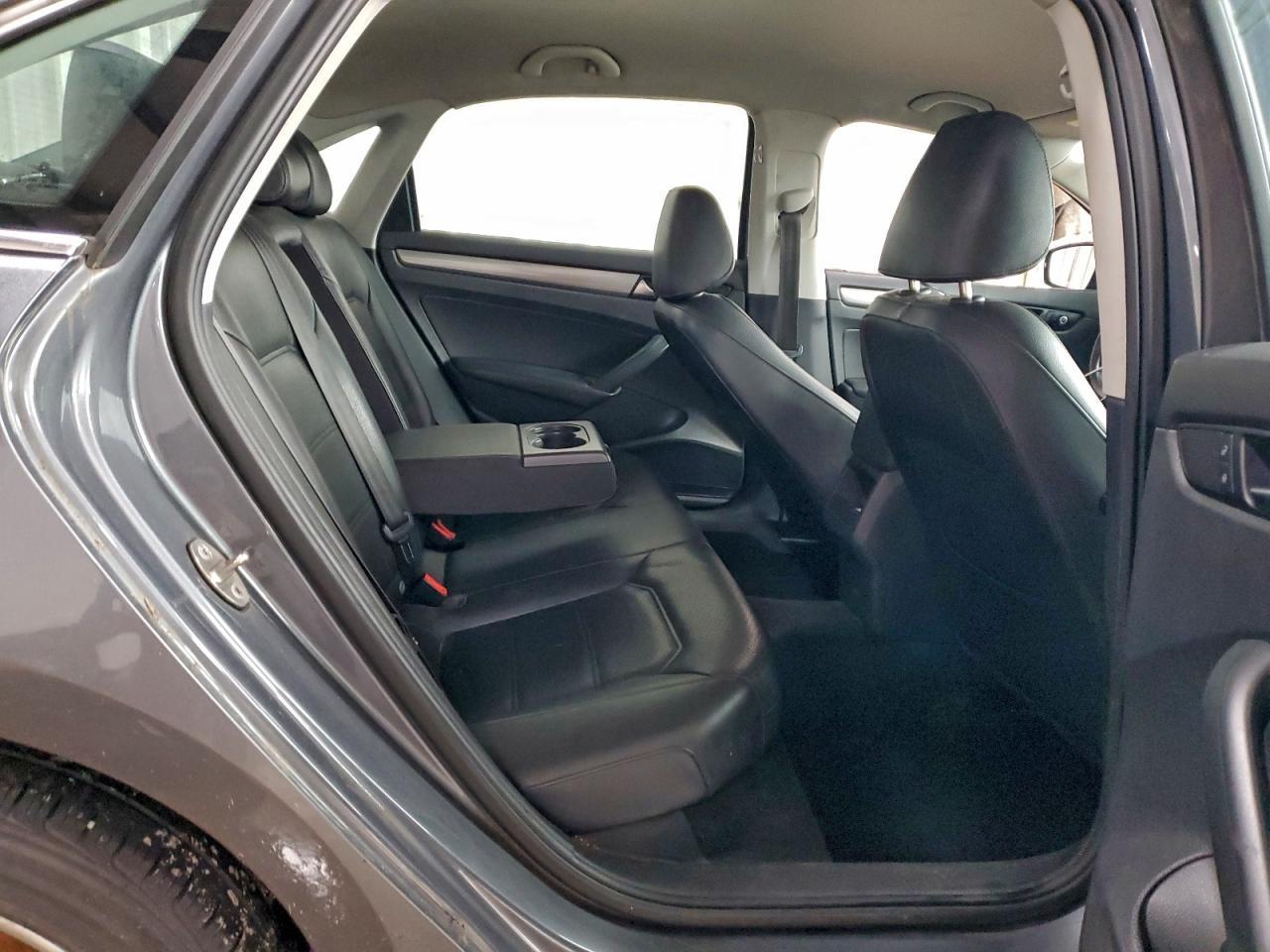 2015 VOLKSWAGEN Passat