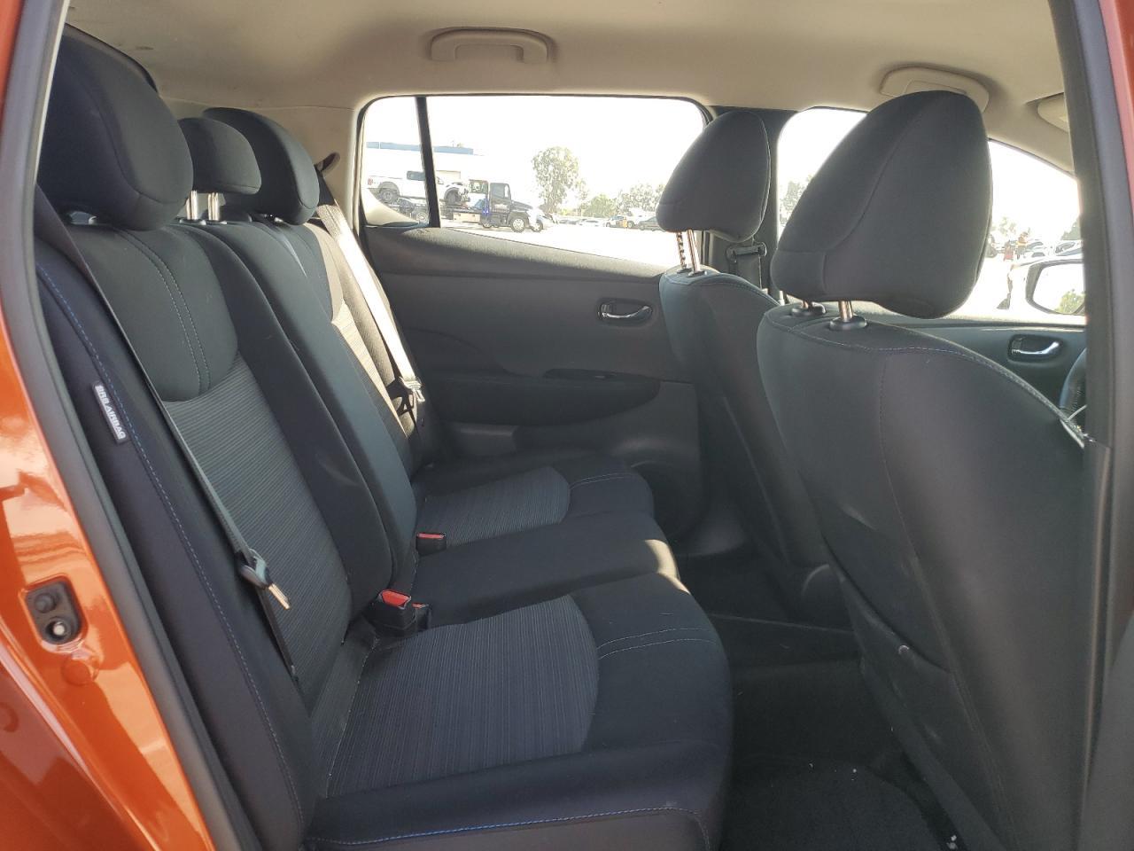 2022 NISSAN LEAF