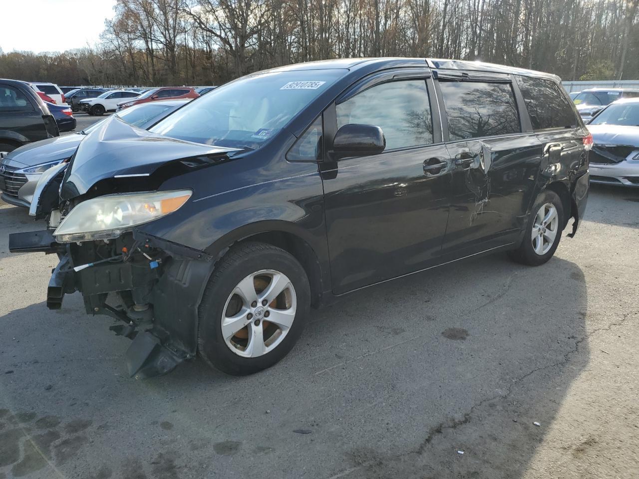 2012 TOYOTA SIENNA