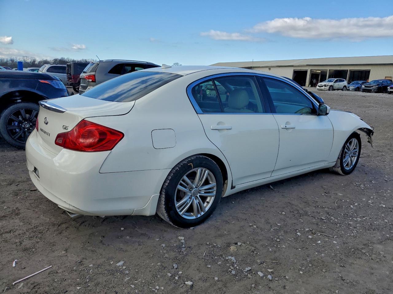 2011 INFINITI G25