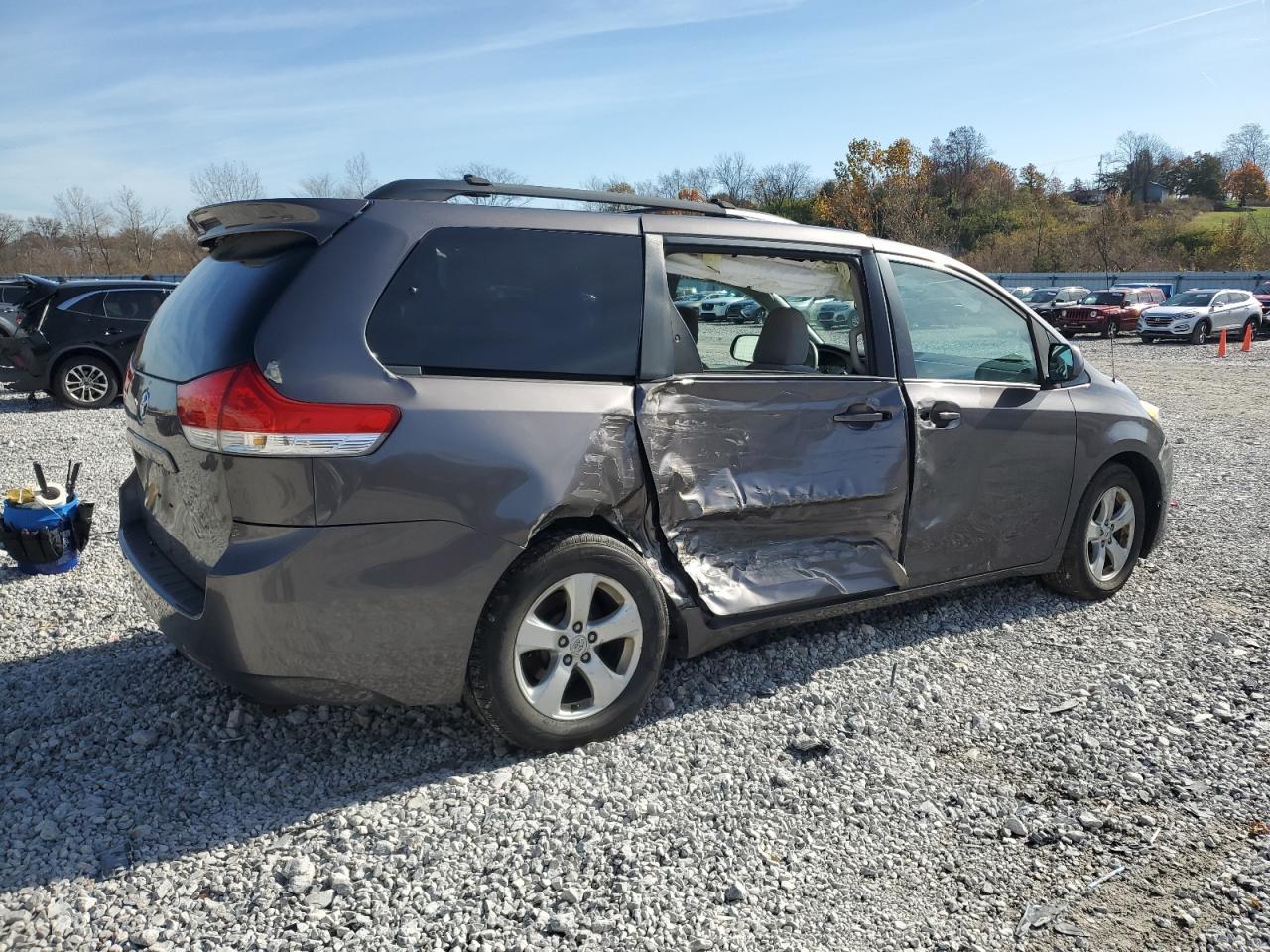 2011 TOYOTA SIENNA