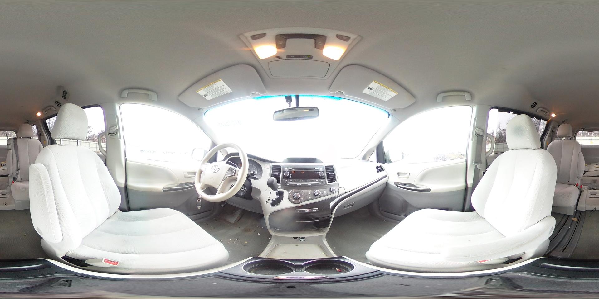 2012 TOYOTA SIENNA