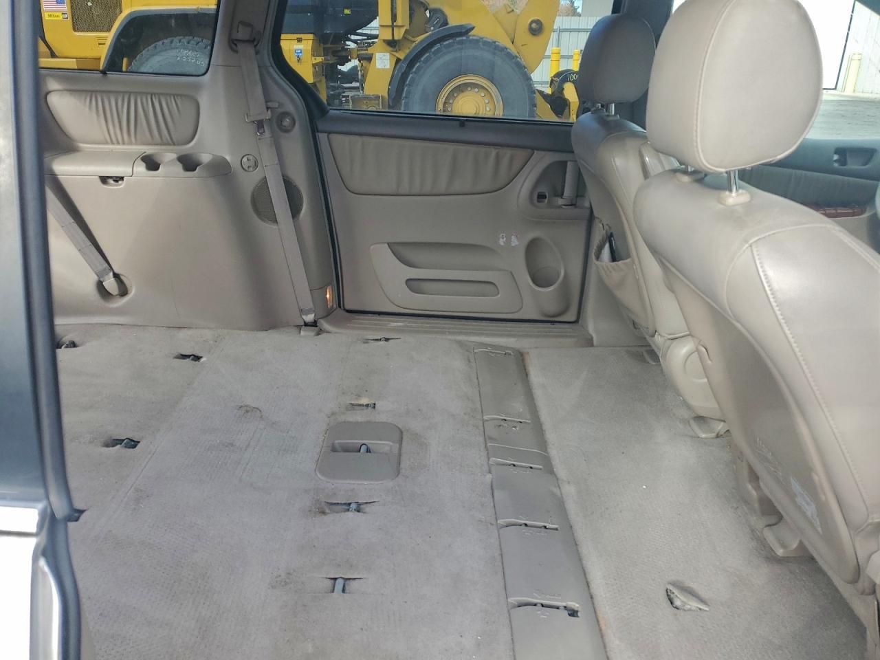 2004 TOYOTA SIENNA