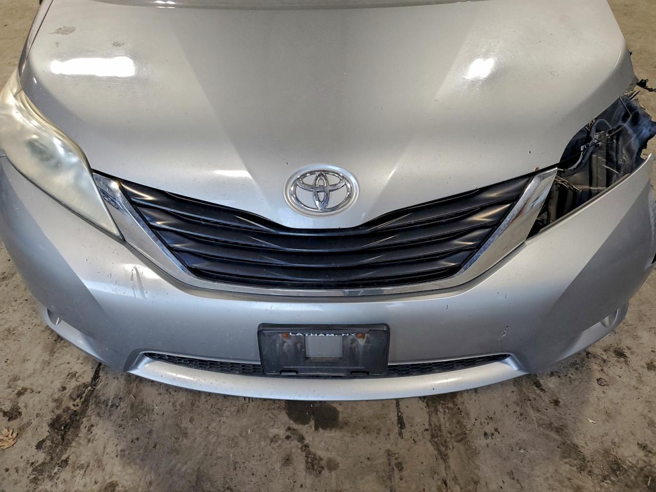 2014 TOYOTA SIENNA