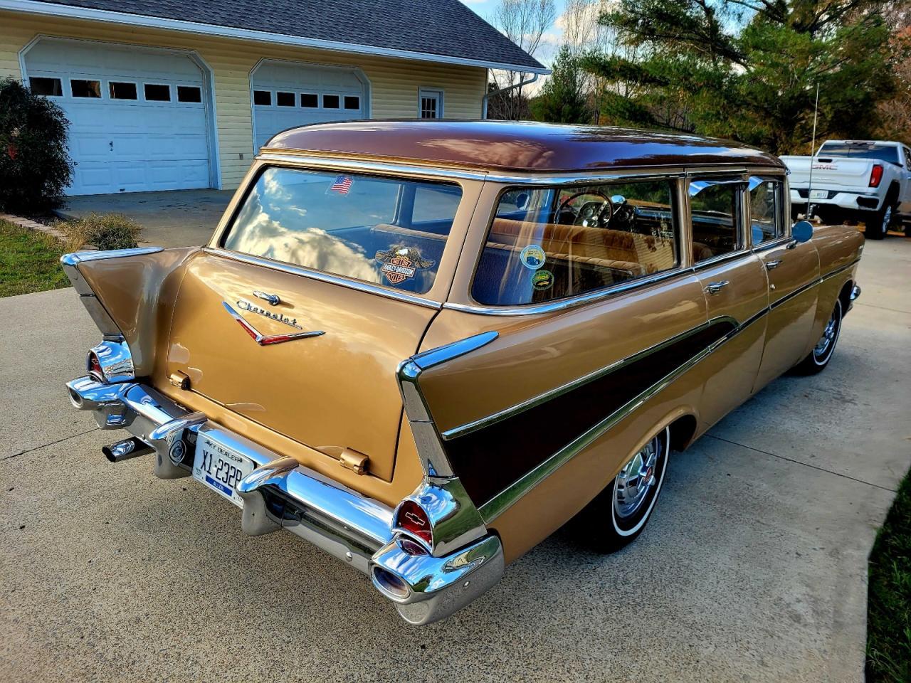 1957 CHEVROLET Nomad