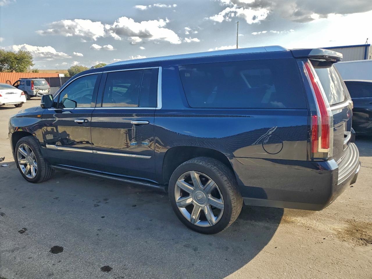 2018 CADILLAC Escalade ESV