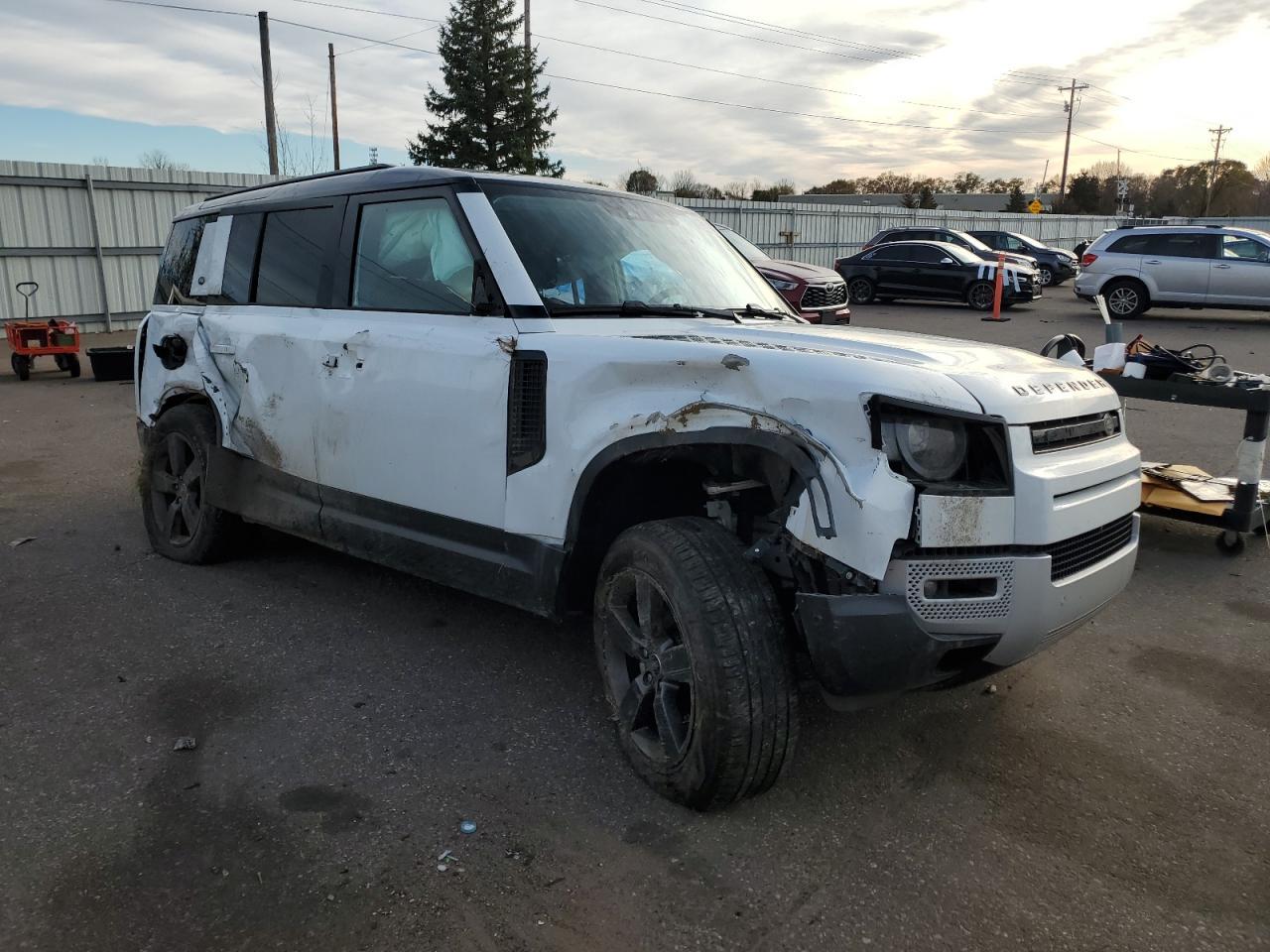 2024 LAND ROVER Defender