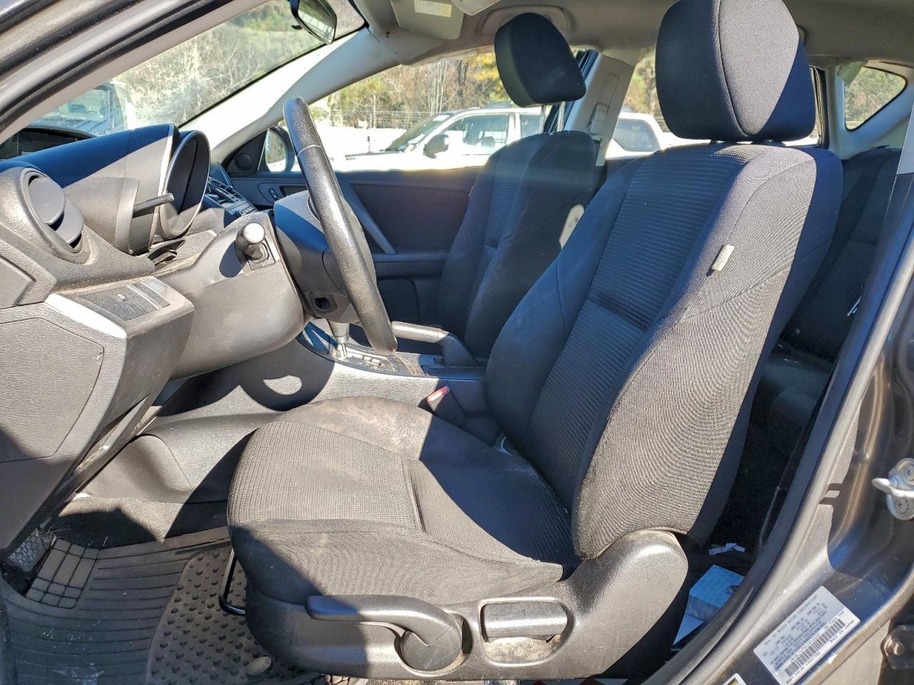 2013 MAZDA 3