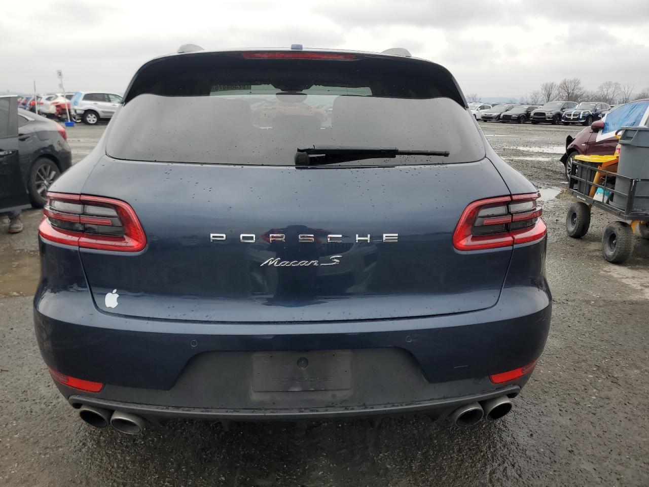 2016 PORSCHE Macan