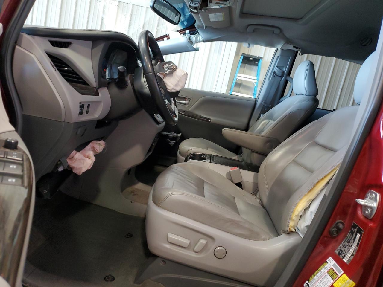 2015 TOYOTA SIENNA