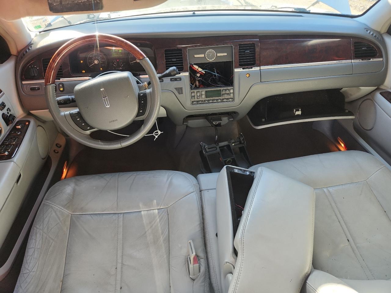 2007 LINCOLN Town Car