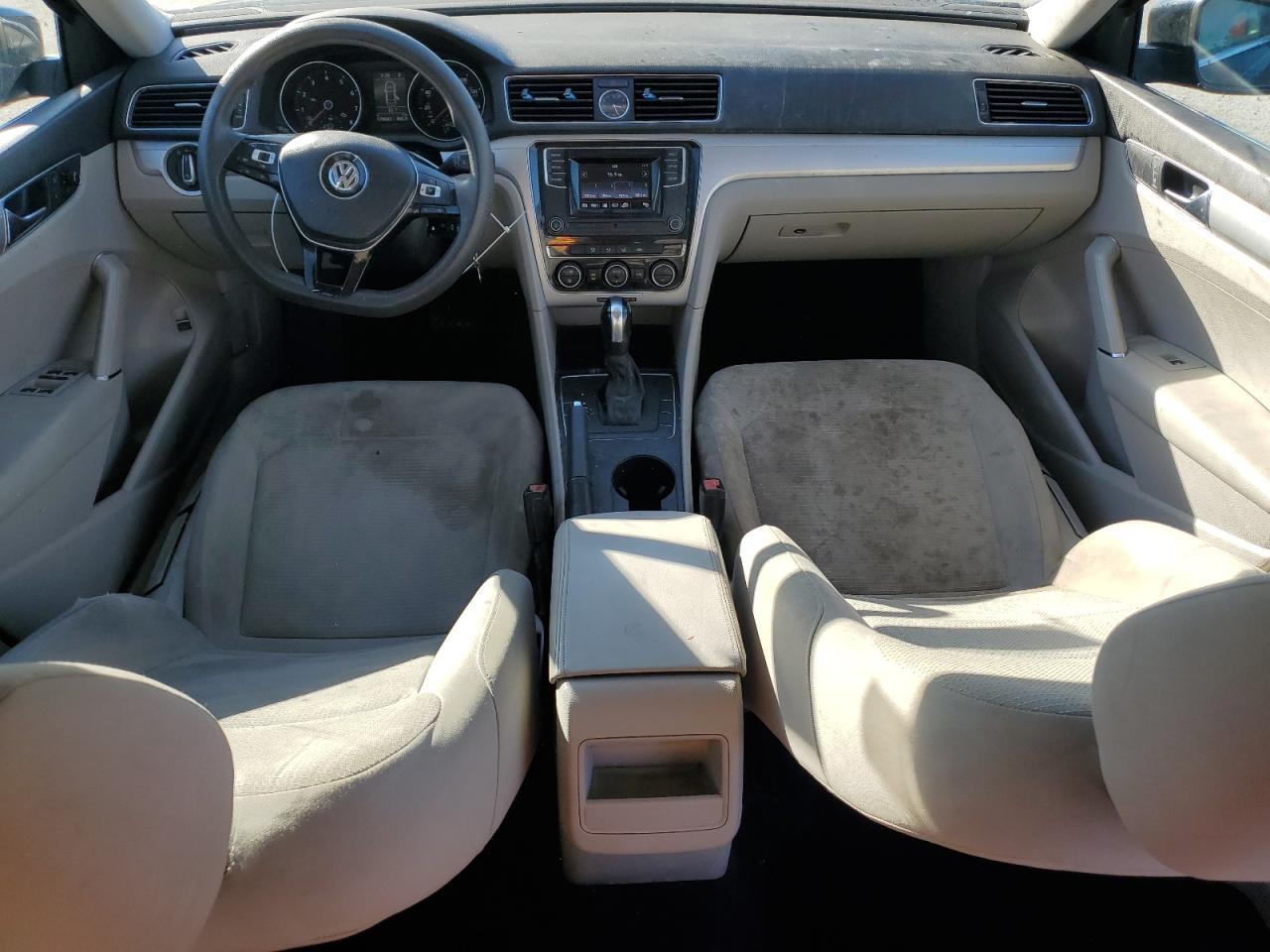 2016 VOLKSWAGEN Passat