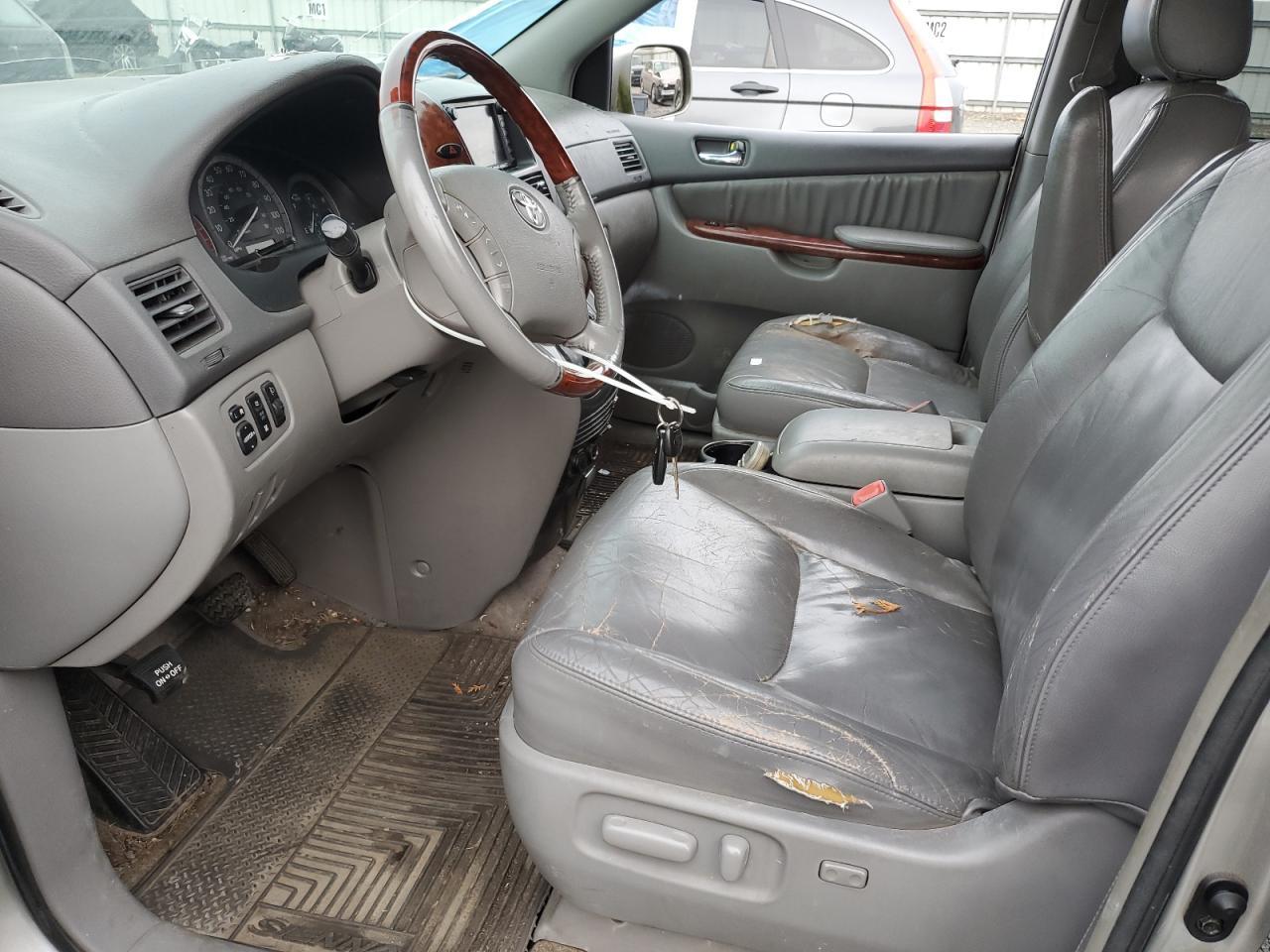 2005 TOYOTA SIENNA