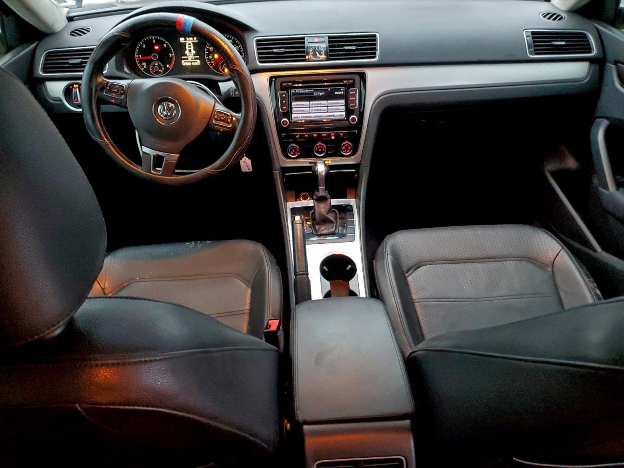 2013 VOLKSWAGEN Passat