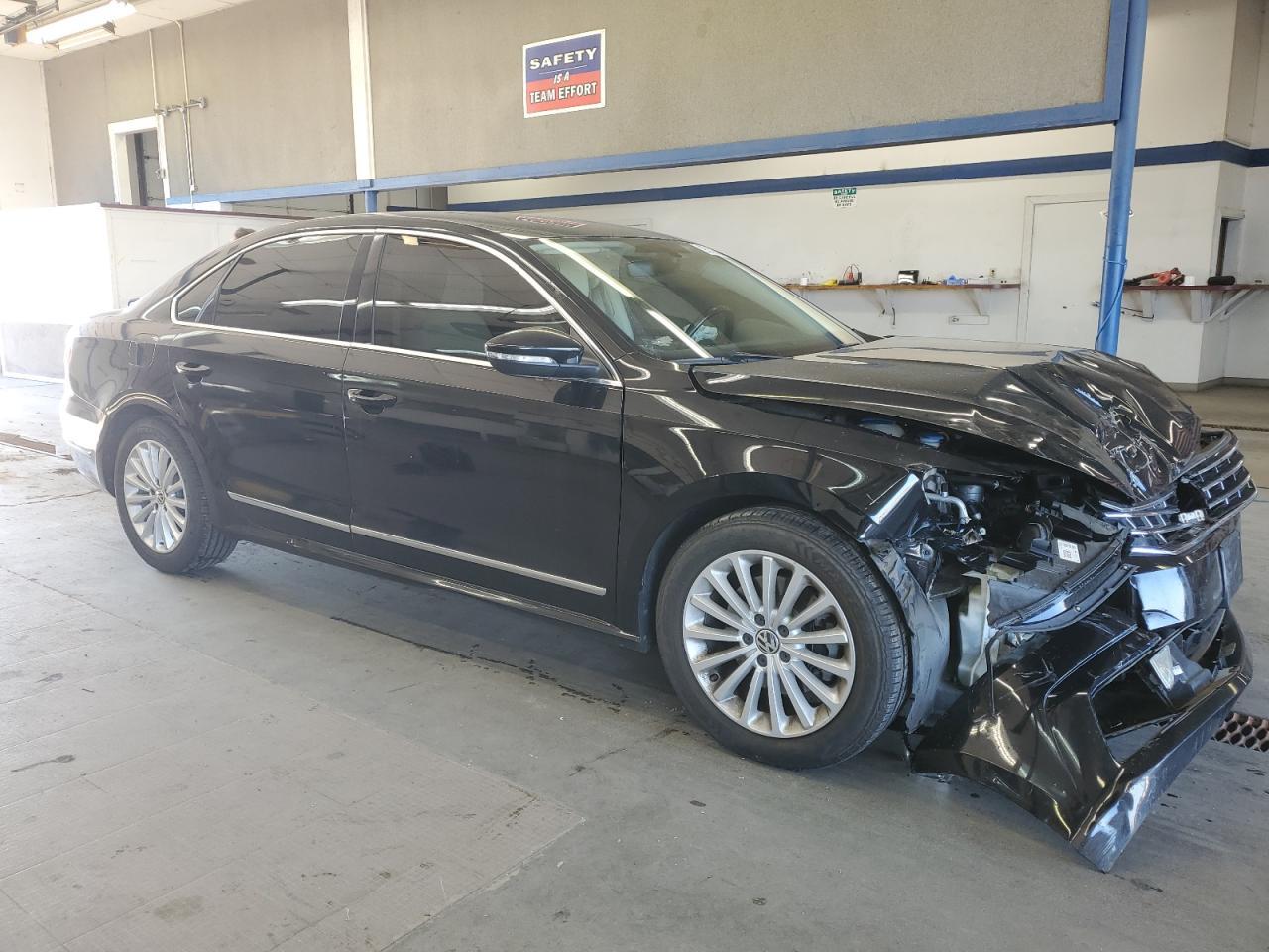 2016 VOLKSWAGEN Passat
