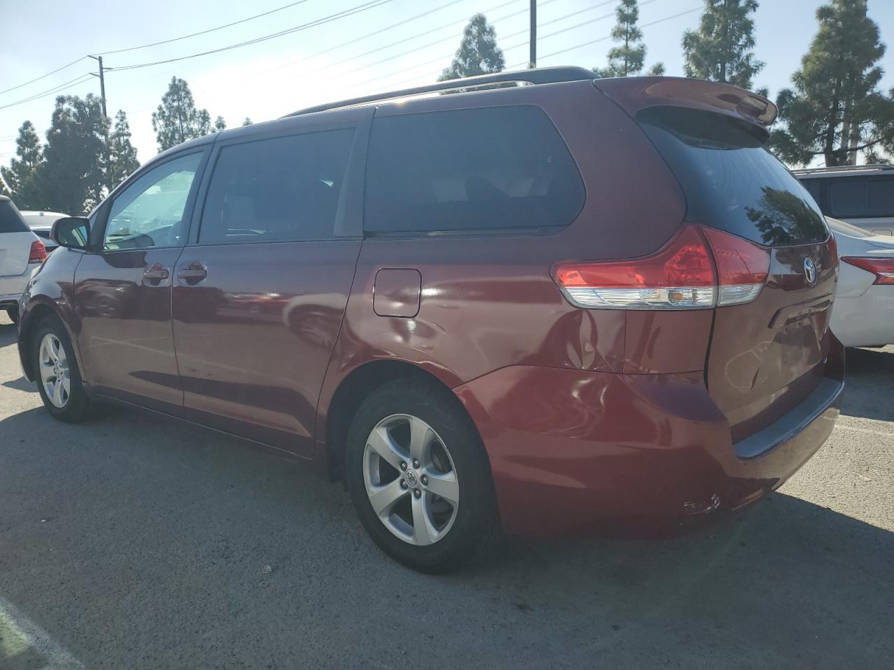 2013 TOYOTA SIENNA