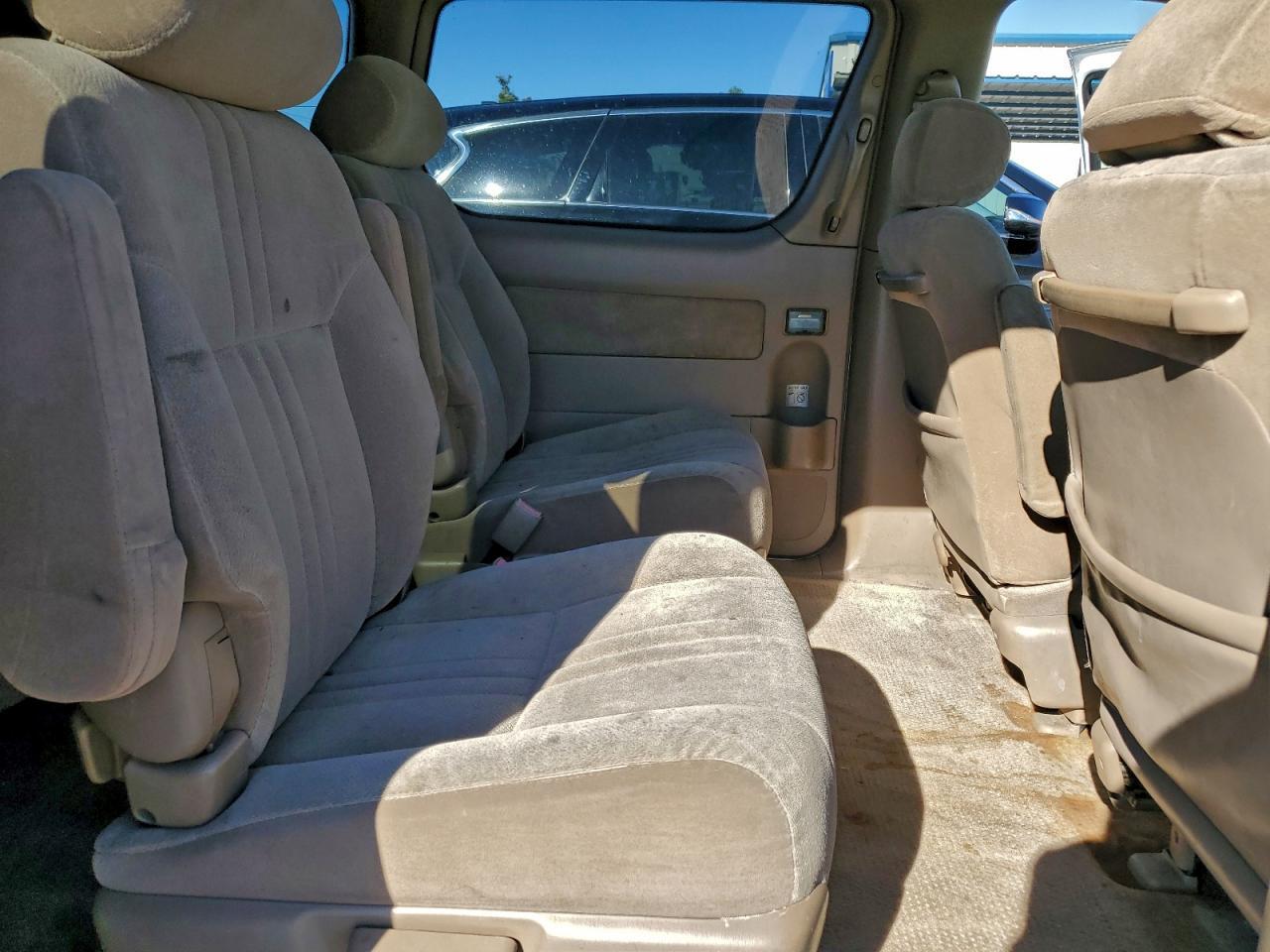 2002 TOYOTA SIENNA