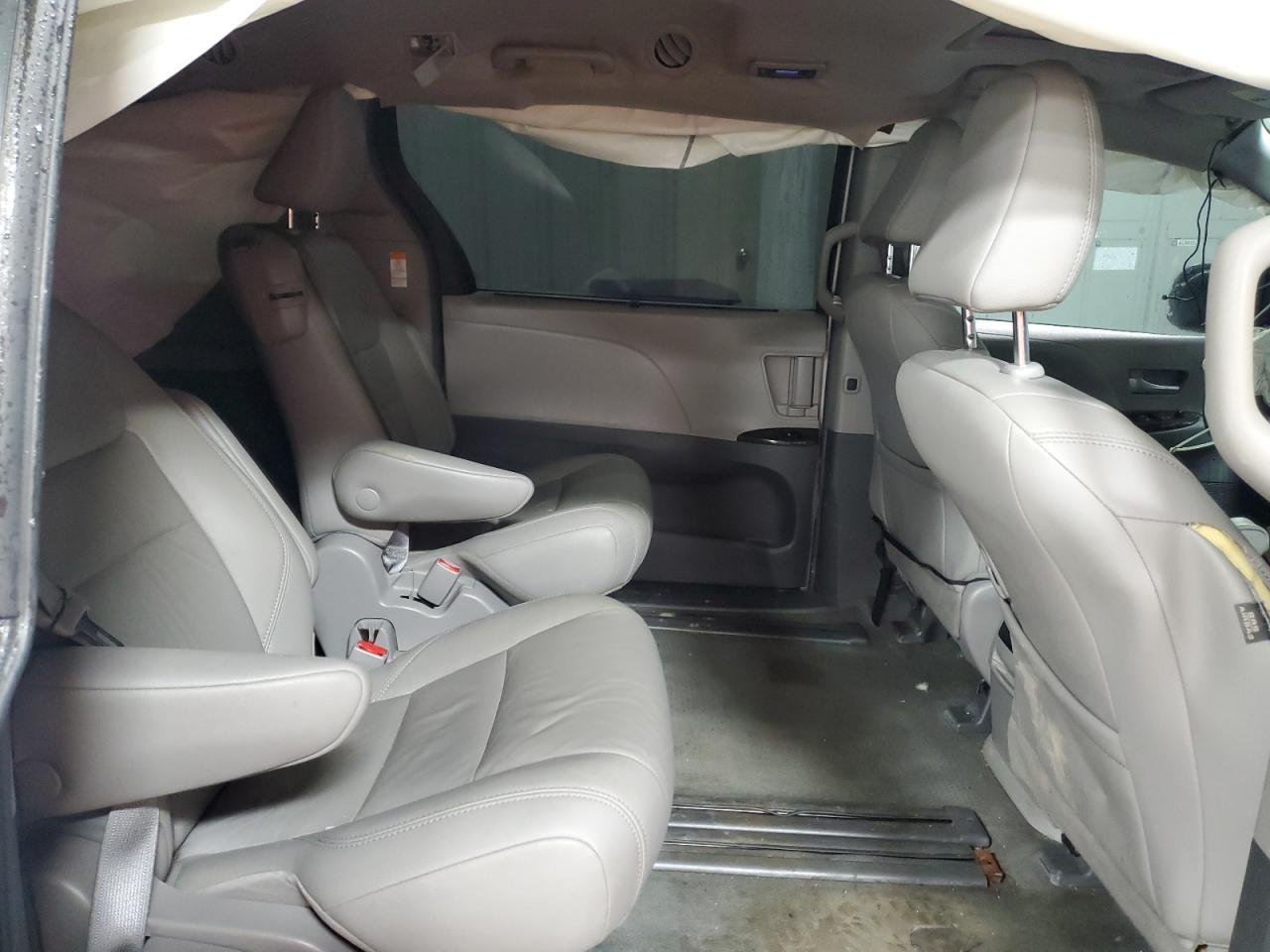 2019 TOYOTA SIENNA