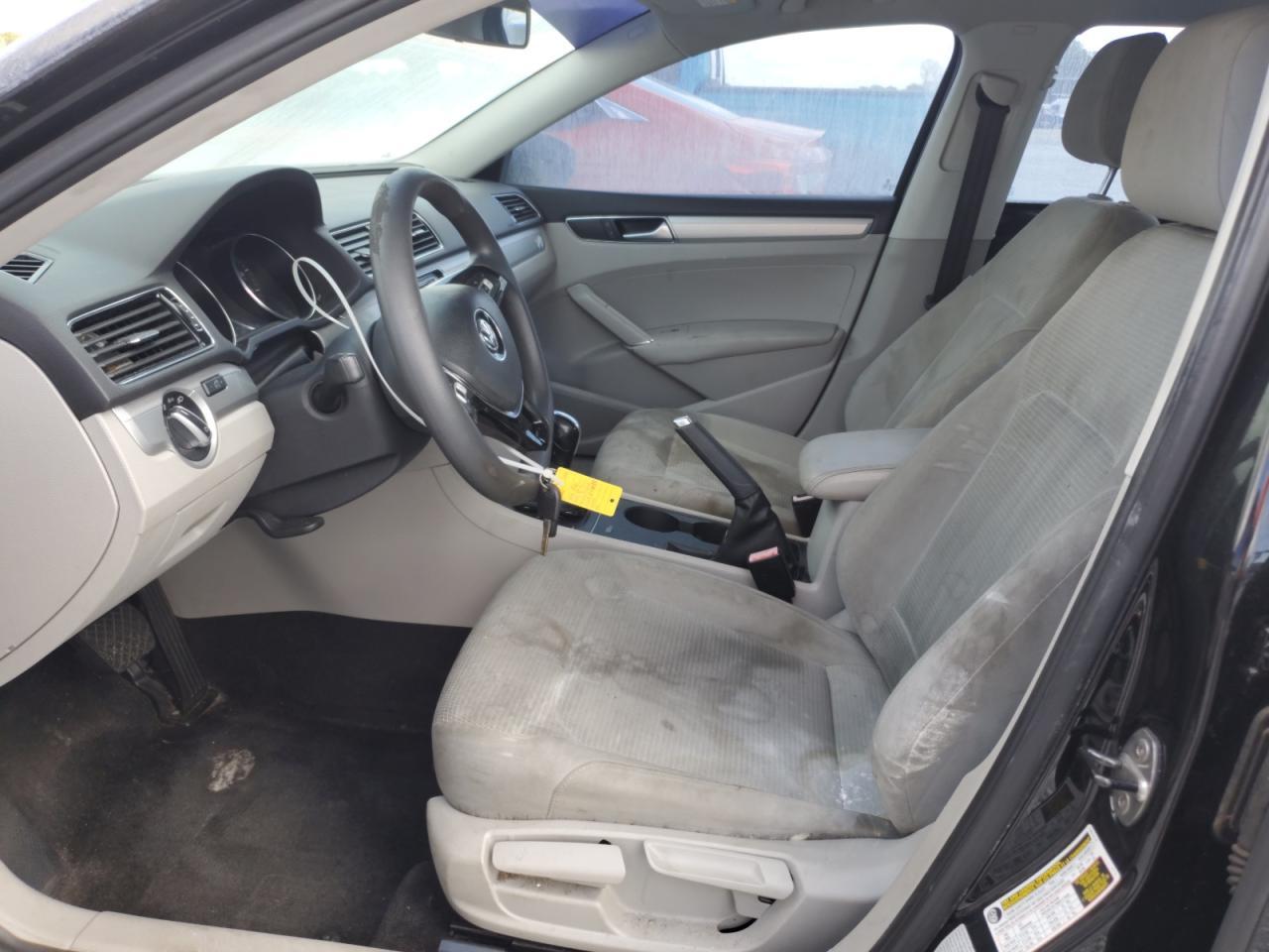 2016 VOLKSWAGEN Passat