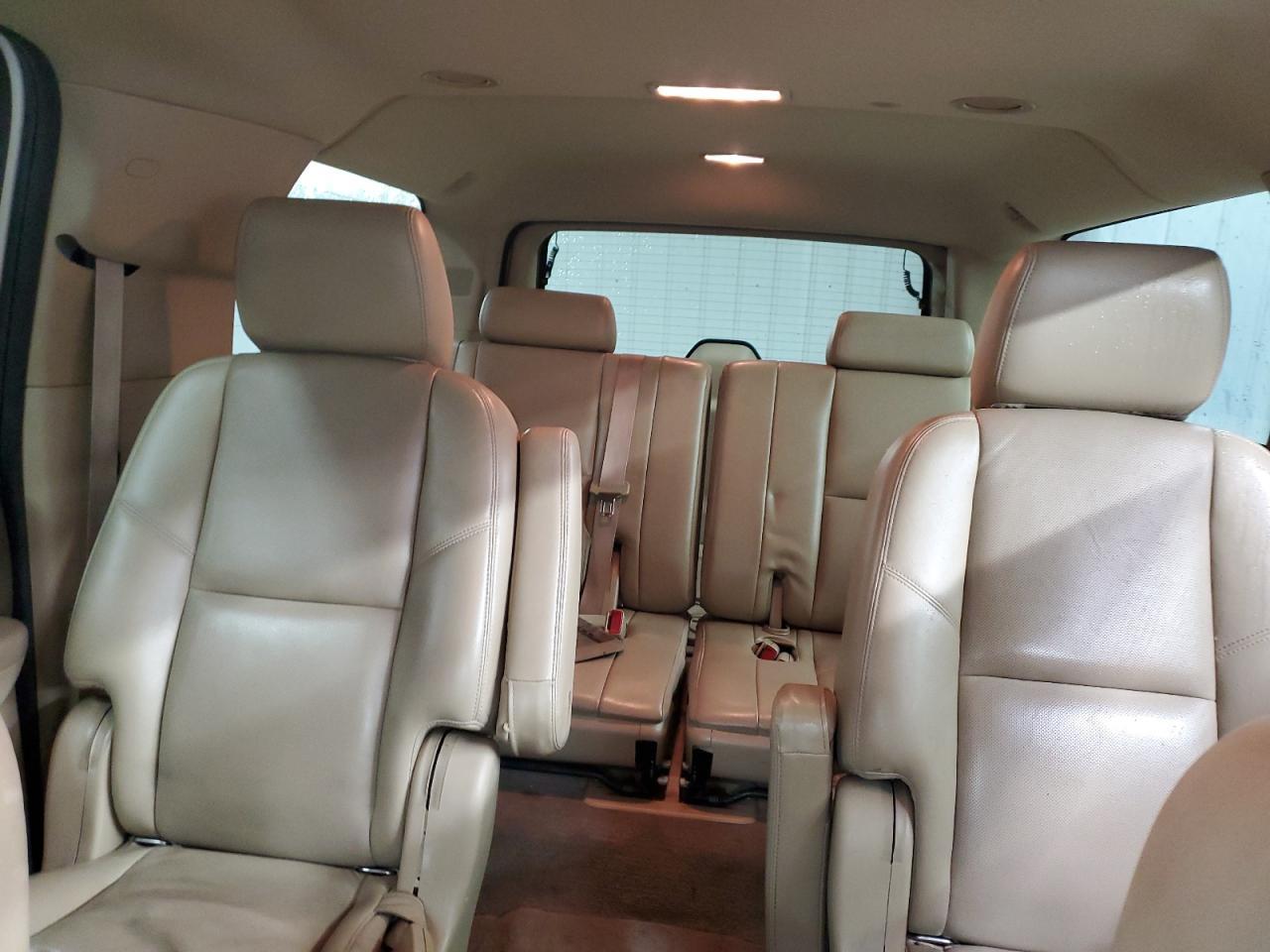2011 CHEVROLET Suburban