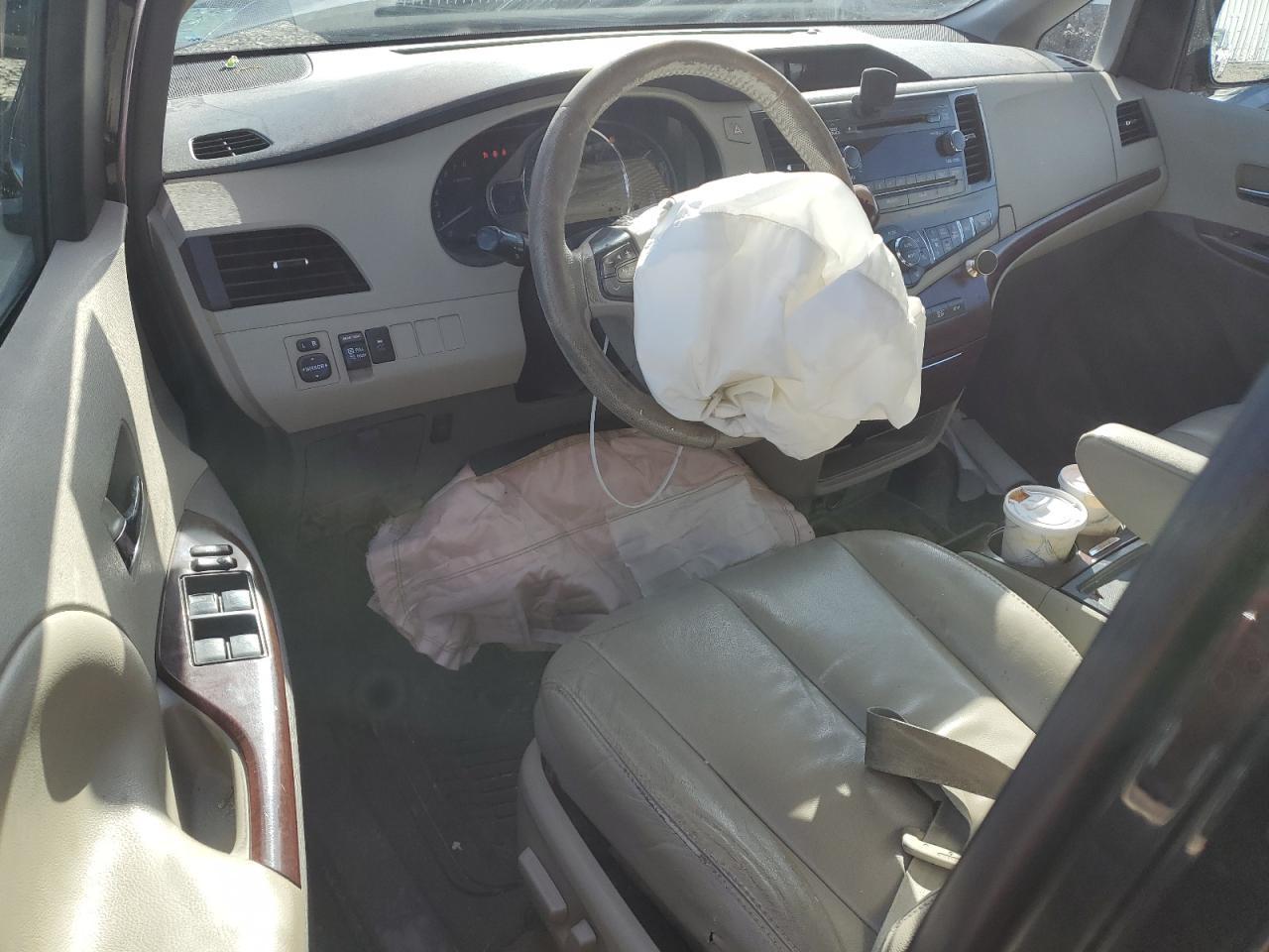 2014 TOYOTA SIENNA
