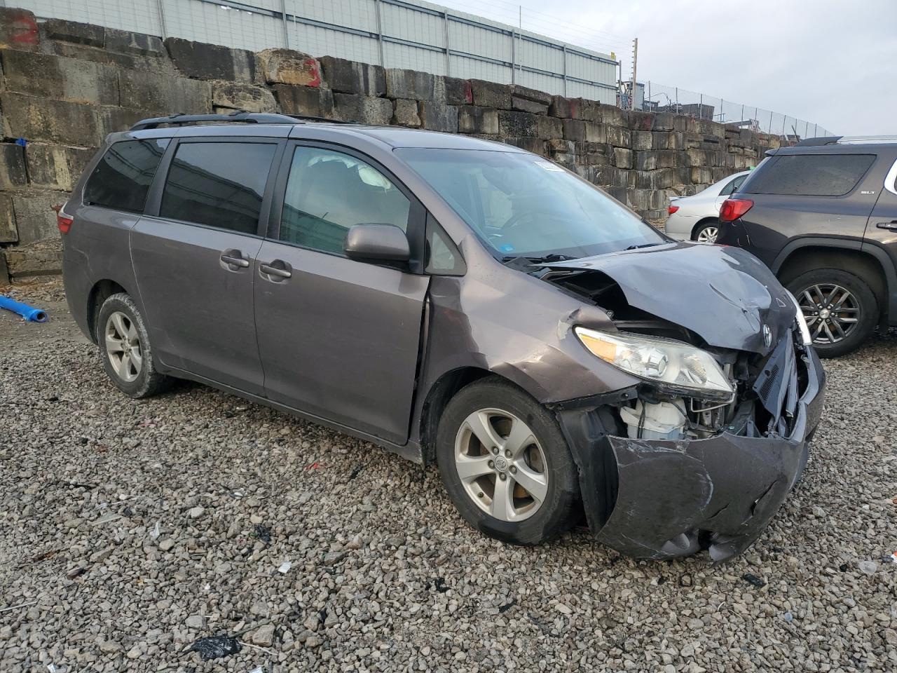2015 TOYOTA SIENNA