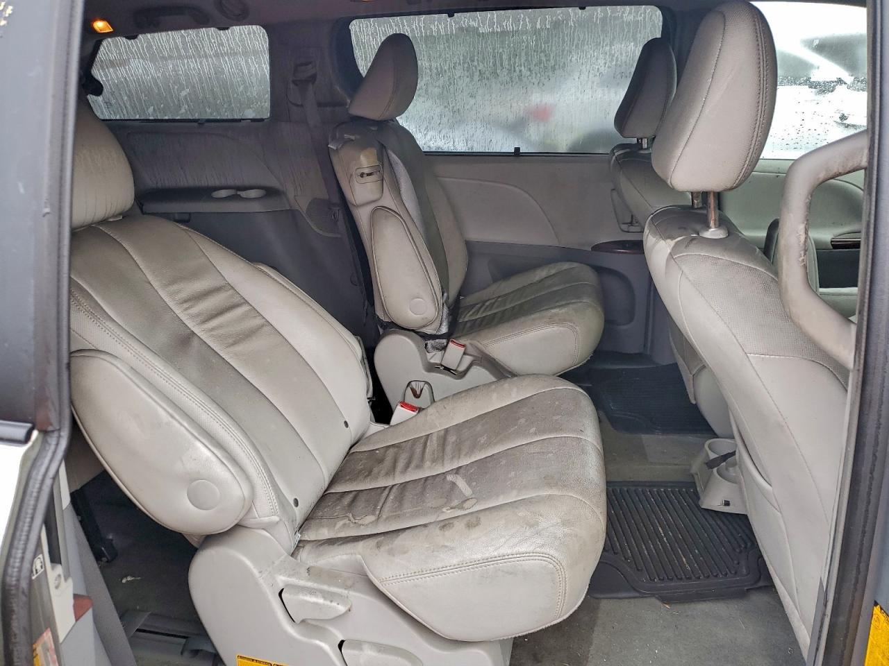 2014 TOYOTA SIENNA