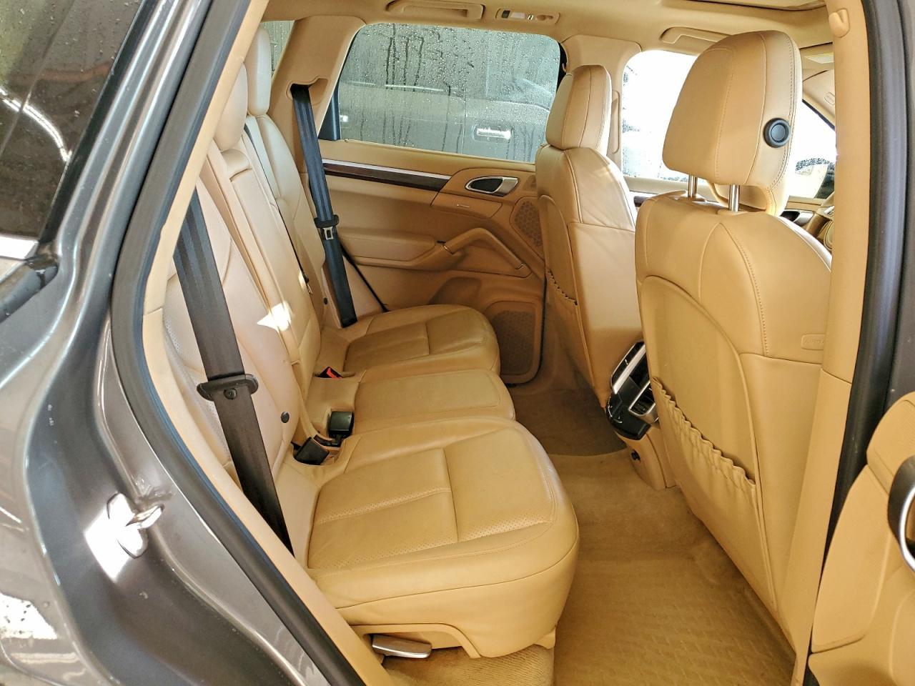 2014 PORSCHE CAYENNE