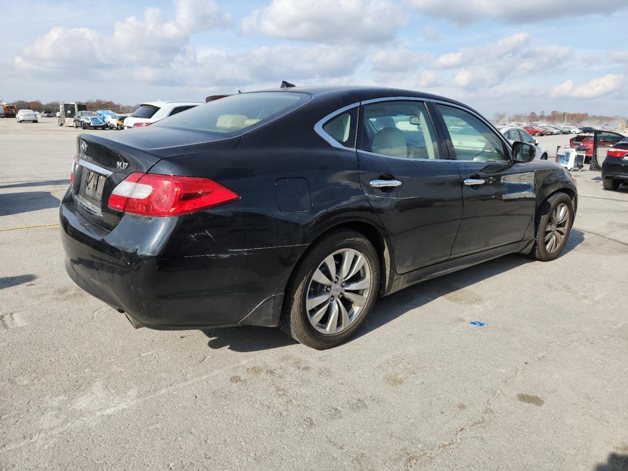 2012 INFINITI M37