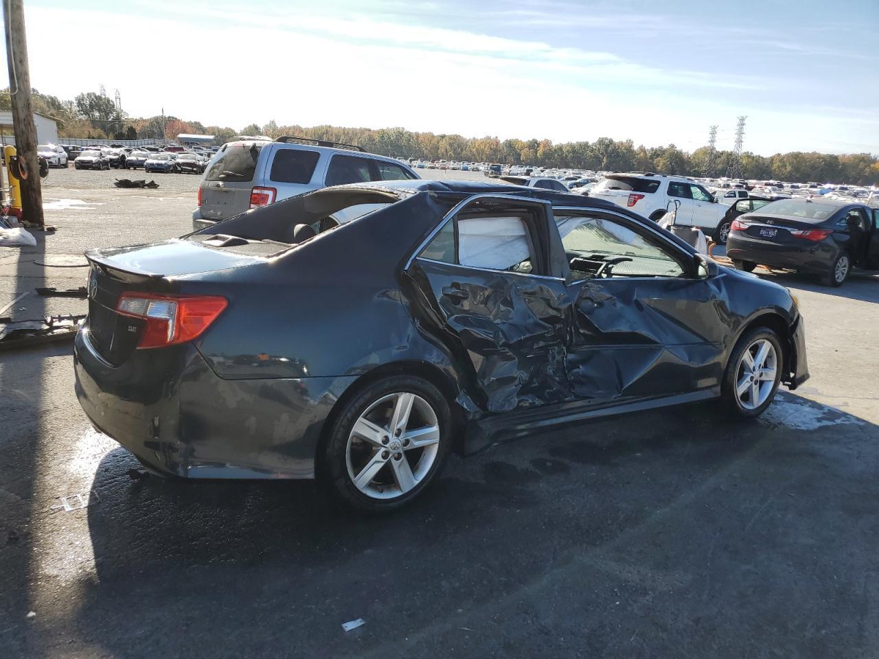 2014 TOYOTA CAMRY