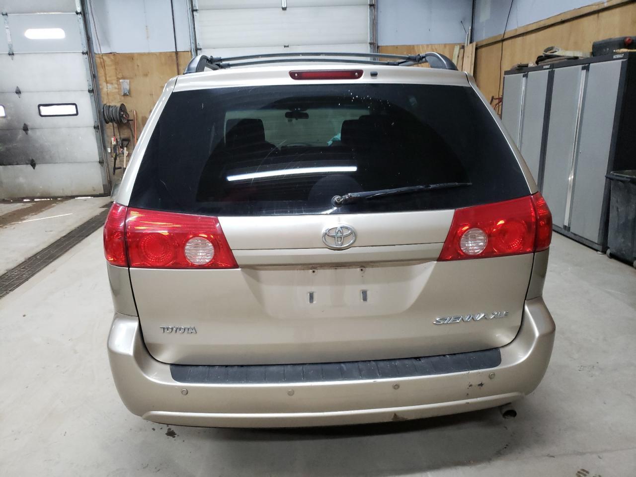 2006 TOYOTA SIENNA
