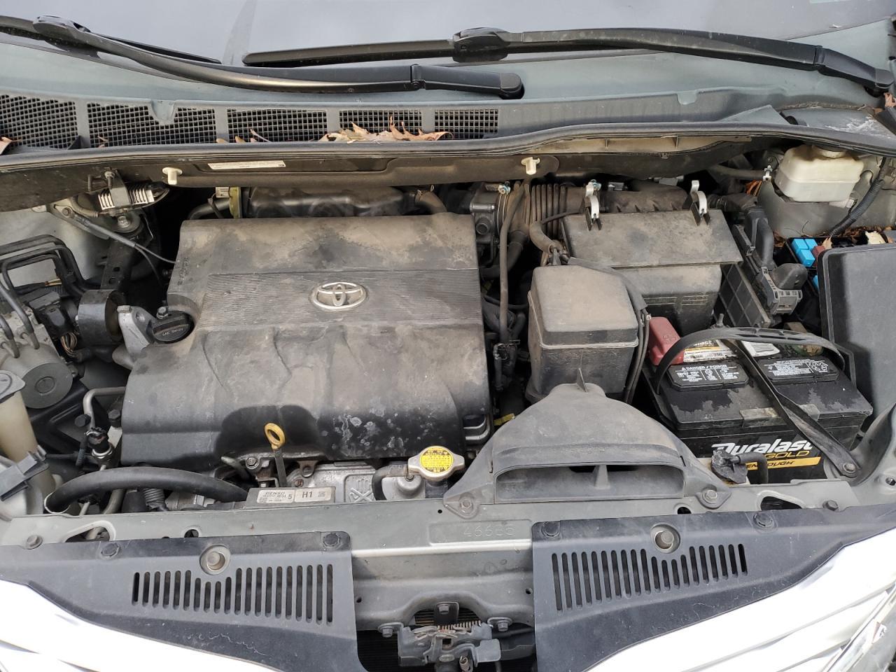2011 TOYOTA SIENNA