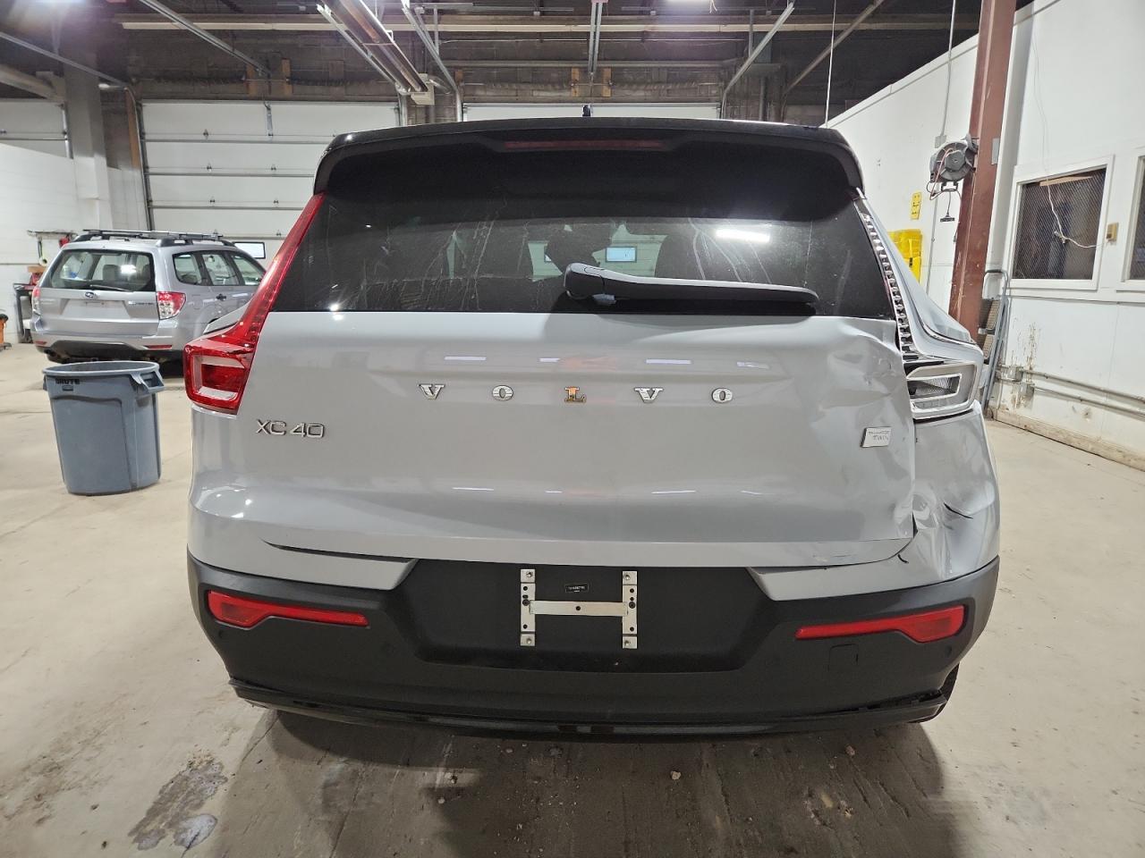 2022 VOLVO XC40