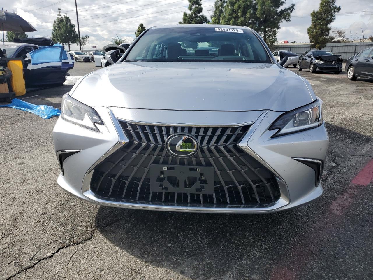 2025 LEXUS ES 300H