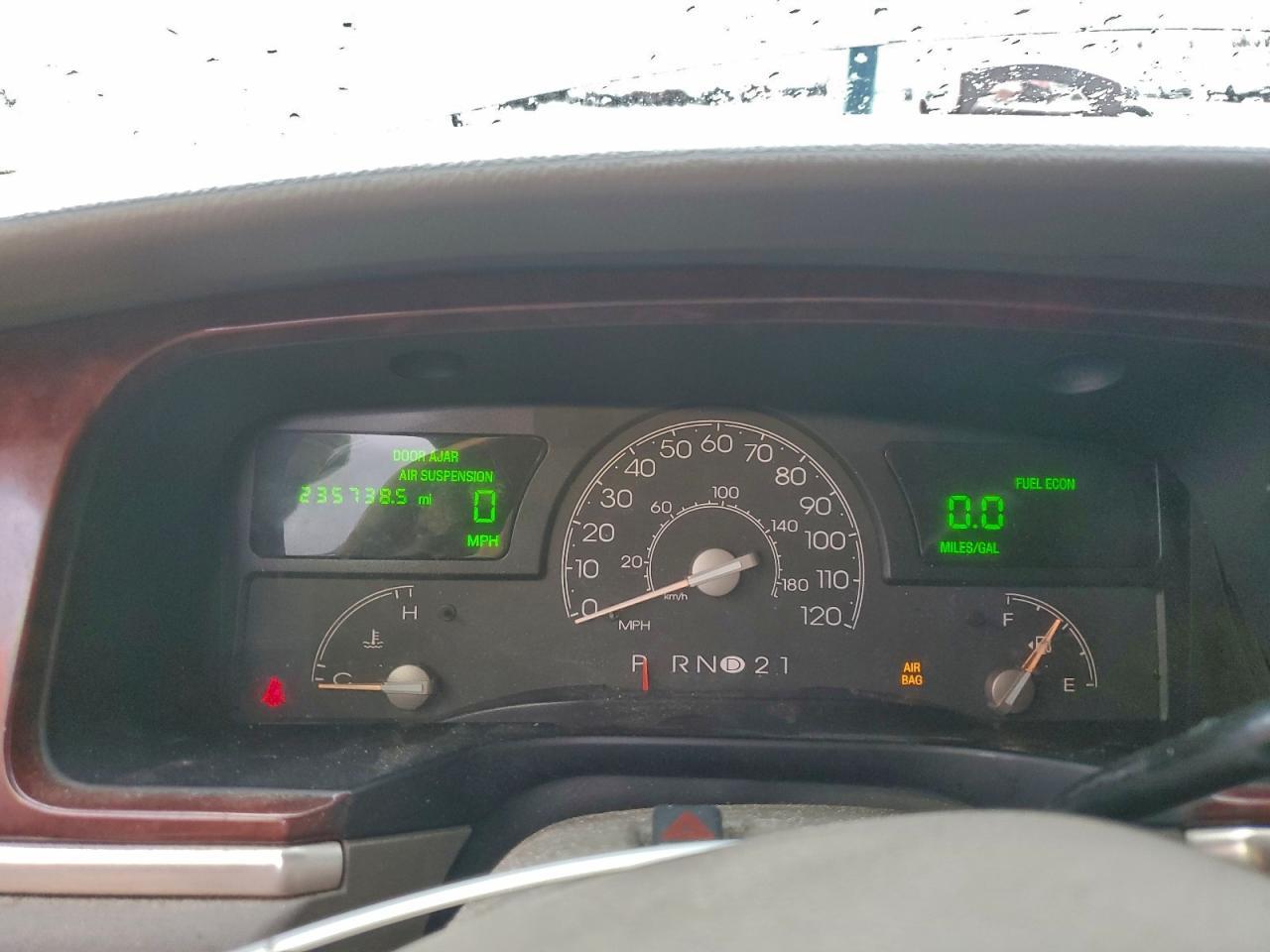 2004 LINCOLN Town Car
