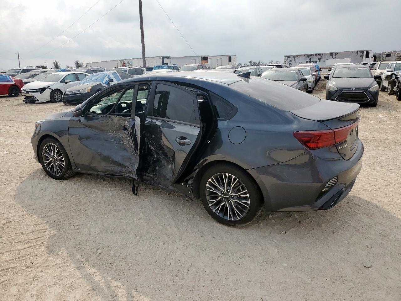 2024 KIA FORTE