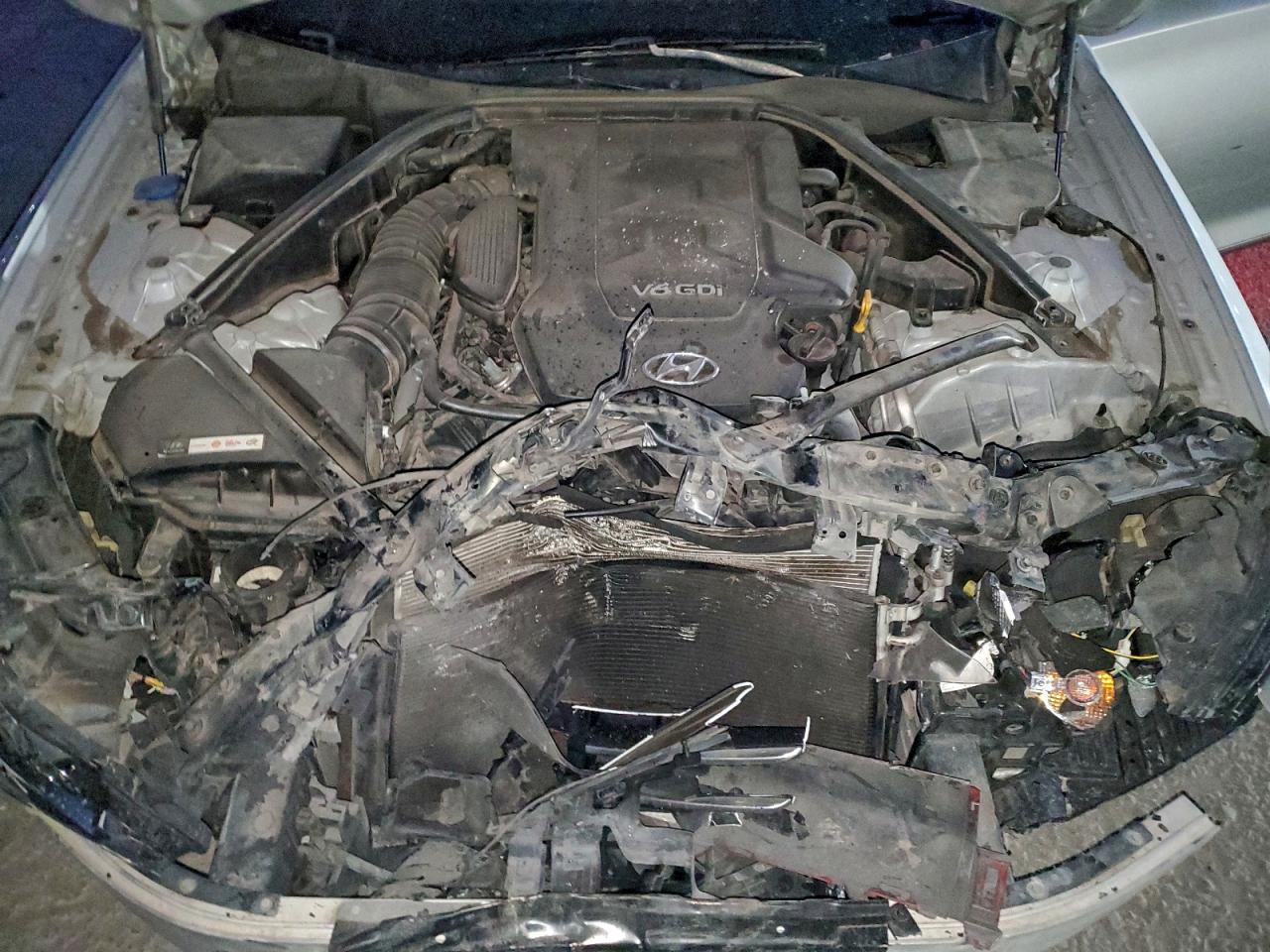 2016 HYUNDAI GENESIS