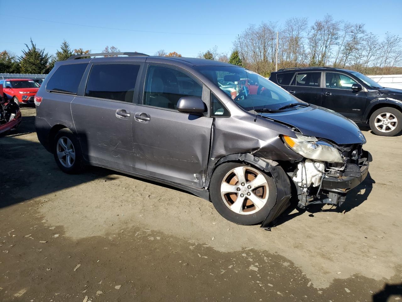 2011 TOYOTA SIENNA