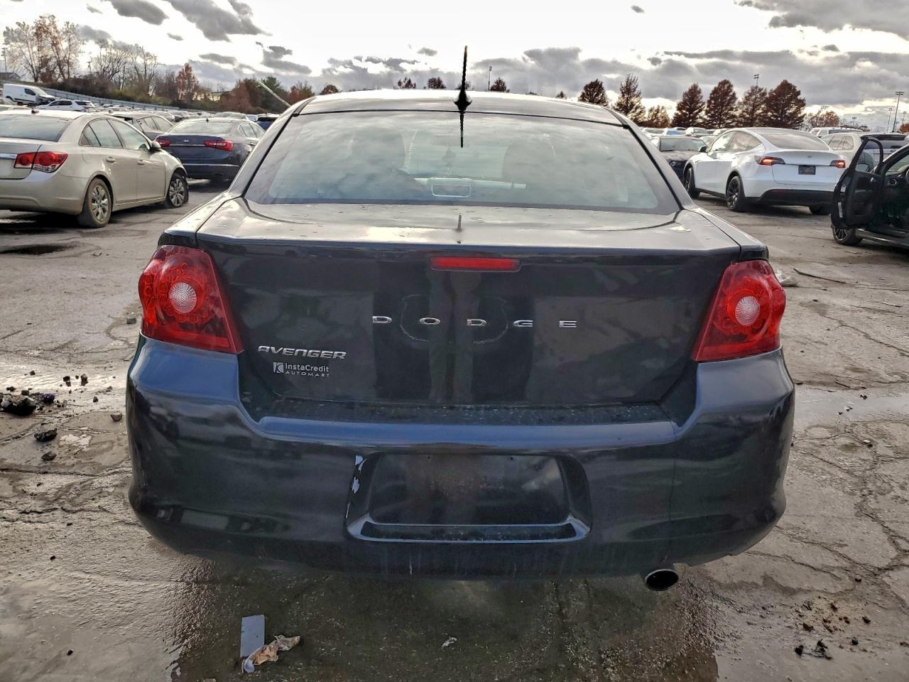 2013 DODGE Avenger