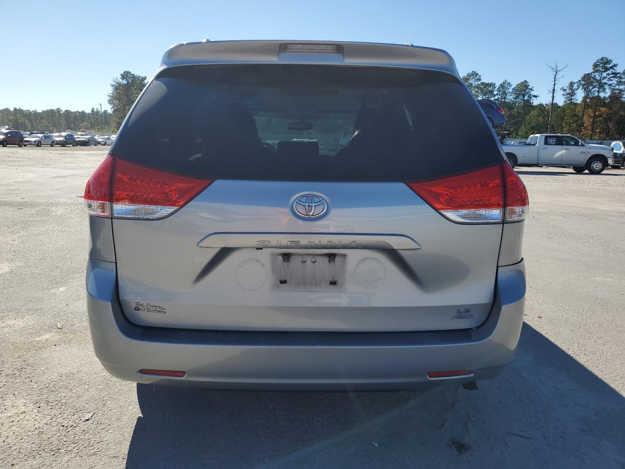 2014 TOYOTA SIENNA